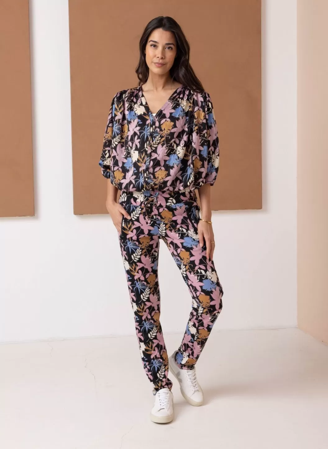 Broeken & Leggings-Norah Broek Met Bloemenprint Zwart