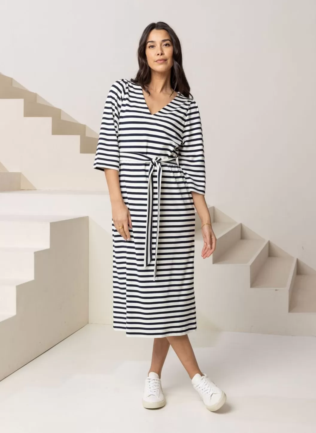 Jurken-Norah Gestreepte Midi Dress Blauw