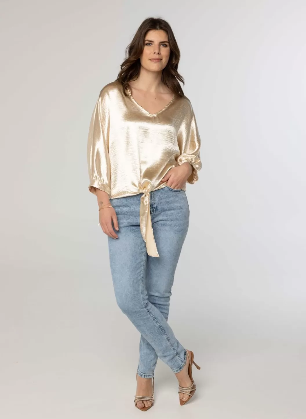 Blouses-Norah Glanzende Blouse In Champagnekleur Beige