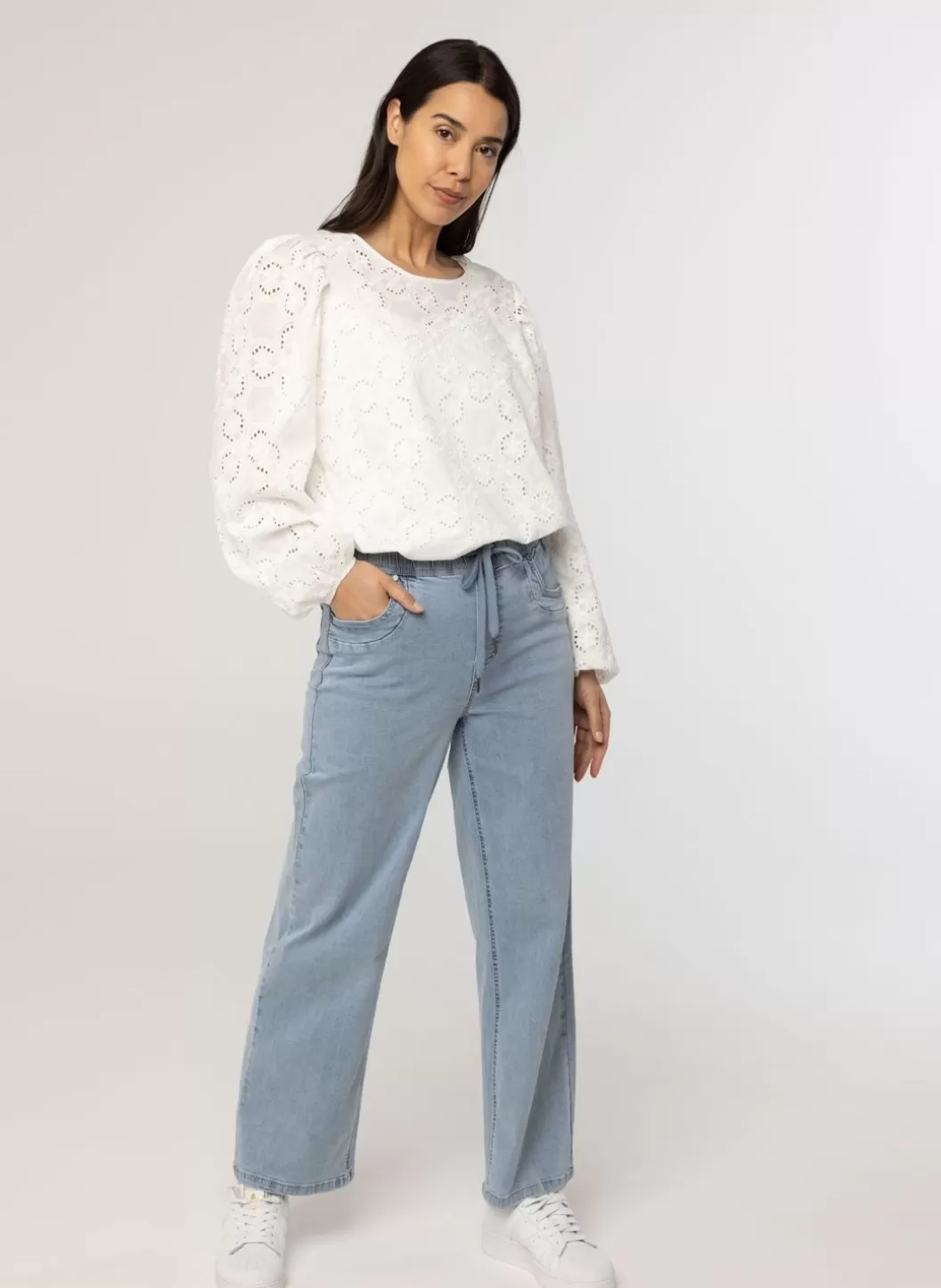 Blouses-Norah Off White Blouse Met Embroidery Wit