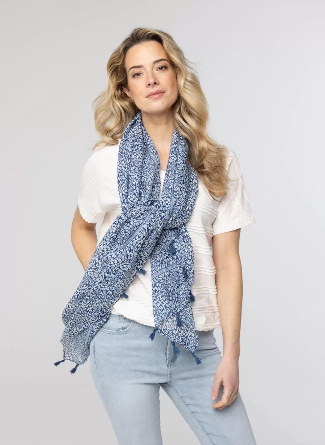 Accessoires-Norah Sjaal Wit Blauw